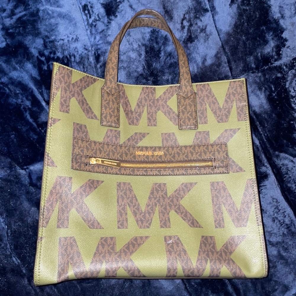 Michael Kors Logo tote.